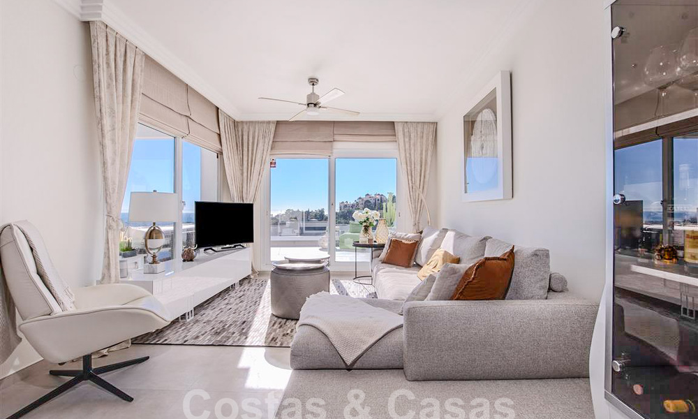 Appartement moderne avec terrasse spacieuse à vendre avec vue sur la mer et à proximité des terrains de golf dans une communauté fermée à La Quinta, Marbella - Benahavis 62973