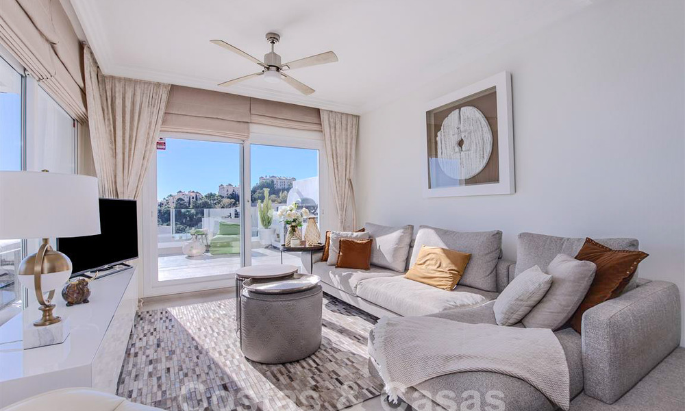 Appartement moderne avec terrasse spacieuse à vendre avec vue sur la mer et à proximité des terrains de golf dans une communauté fermée à La Quinta, Marbella - Benahavis 62974