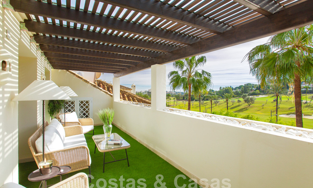 Spacieux et luxueux penthouse de 4 chambres à vendre dans un complexe de golf de première ligne à Nueva Andalucia, Marbella 63041