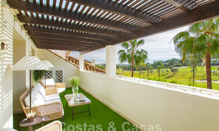 Spacieux et luxueux penthouse de 4 chambres à vendre dans un complexe de golf de première ligne à Nueva Andalucia, Marbella 63041 