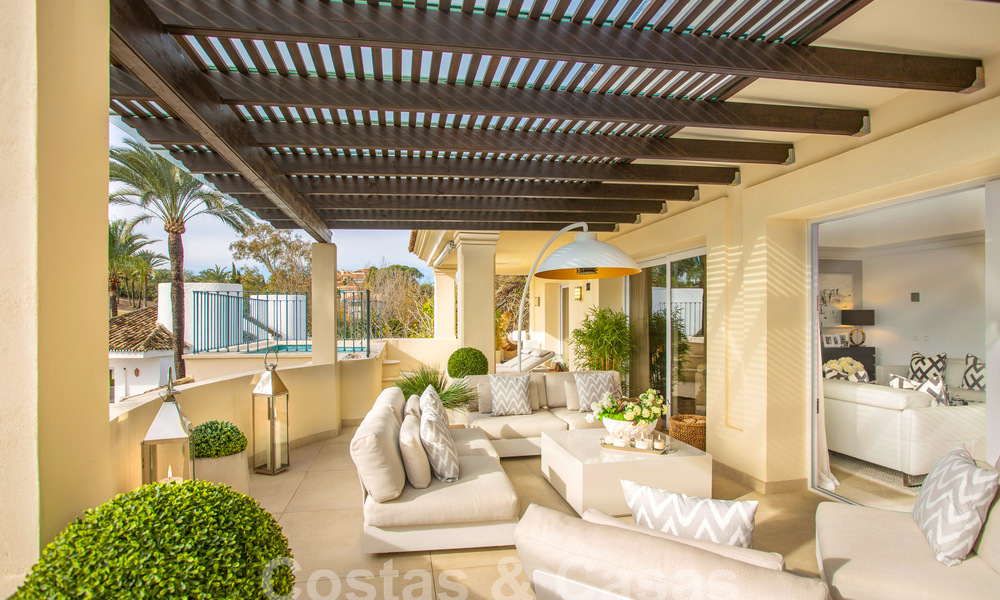 Spacieux et luxueux penthouse de 4 chambres à vendre dans un complexe de golf de première ligne à Nueva Andalucia, Marbella 63057