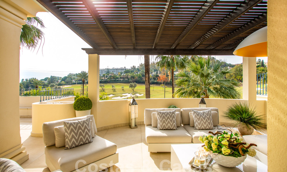 Spacieux et luxueux penthouse de 4 chambres à vendre dans un complexe de golf de première ligne à Nueva Andalucia, Marbella 63063