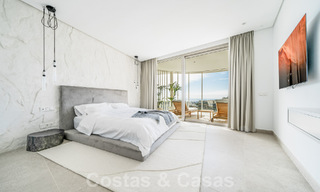 Appartement moderne de première classe à vendre, avec vue sur la mer, le golf et les montagnes à Benahavis - Marbella 63136 
