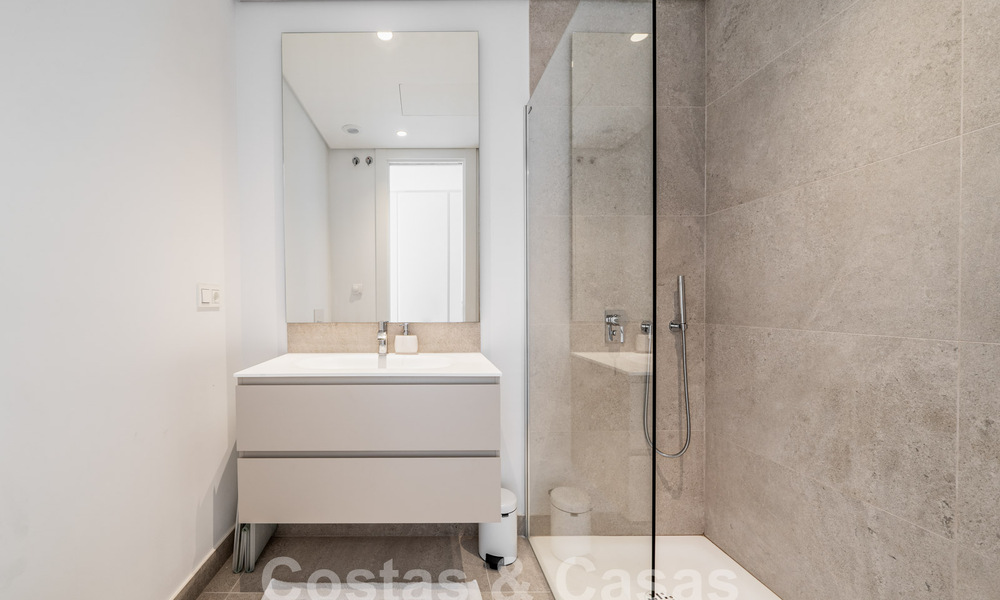 Appartement moderne de première classe à vendre, avec vue sur la mer, le golf et les montagnes à Benahavis - Marbella 63141