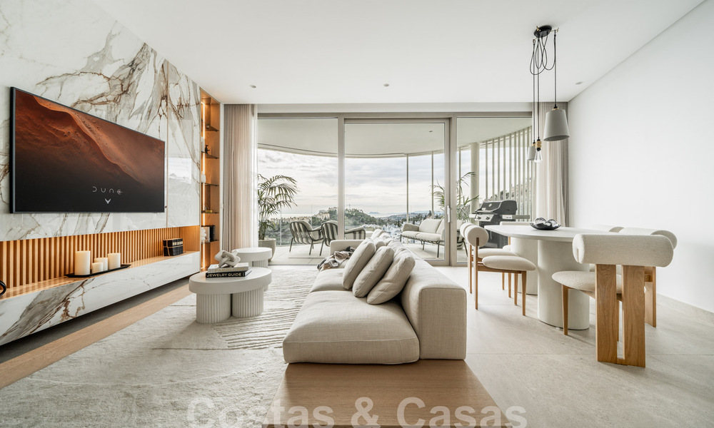 Appartement moderne de première classe à vendre, avec vue sur la mer, le golf et les montagnes à Benahavis - Marbella 63149