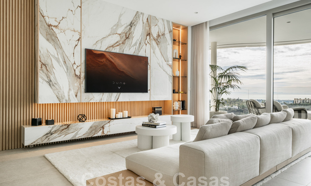 Appartement moderne de première classe à vendre, avec vue sur la mer, le golf et les montagnes à Benahavis - Marbella 63150