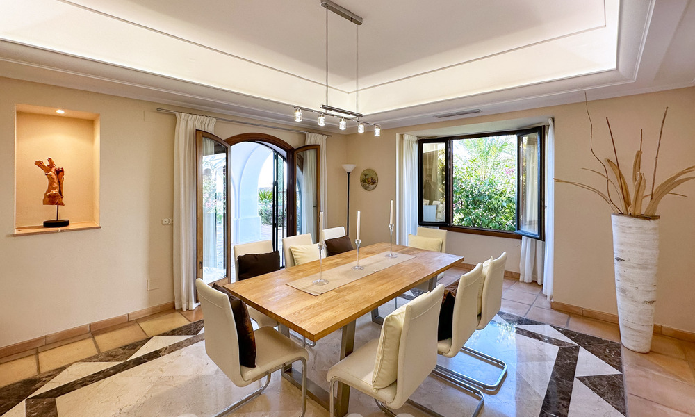 Villa andalouse de luxe à vendre dans le quartier résidentiel exclusif de Sierra Blanca sur le Golden Mile de Marbella 63086