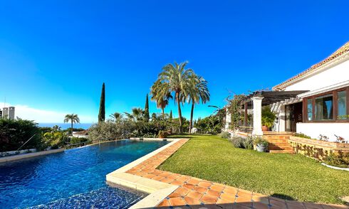 Villa andalouse de luxe à vendre dans le quartier résidentiel exclusif de Sierra Blanca sur le Golden Mile de Marbella 63097