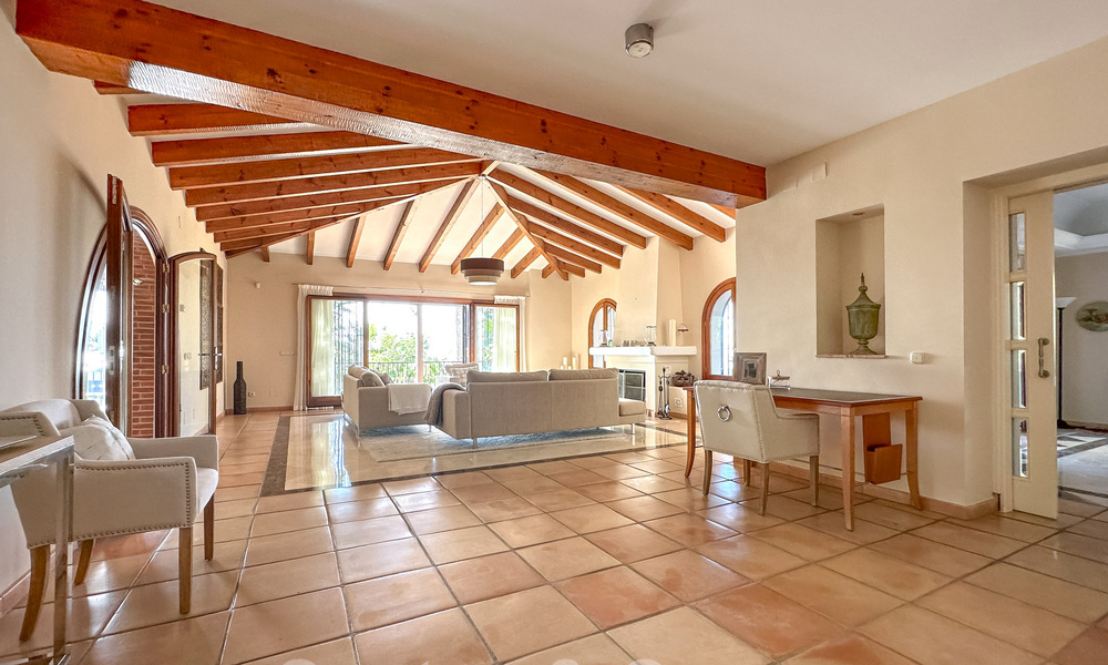 Villa andalouse de luxe à vendre dans le quartier résidentiel exclusif de Sierra Blanca sur le Golden Mile de Marbella 63099