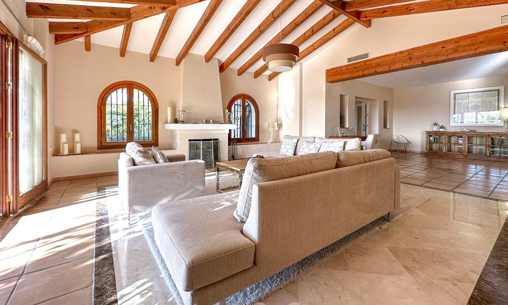 Villa andalouse de luxe à vendre dans le quartier résidentiel exclusif de Sierra Blanca sur le Golden Mile de Marbella 63100