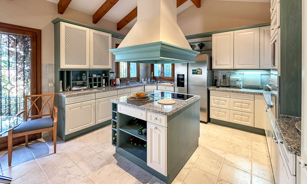 Villa andalouse de luxe à vendre dans le quartier résidentiel exclusif de Sierra Blanca sur le Golden Mile de Marbella 63102