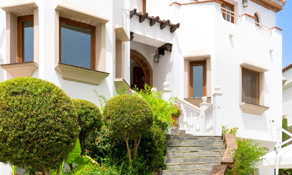 Villa méditerranéenne de luxe avec vue sur la mer à vendre dans un environnement de golf près du centre d'Estepona 63338