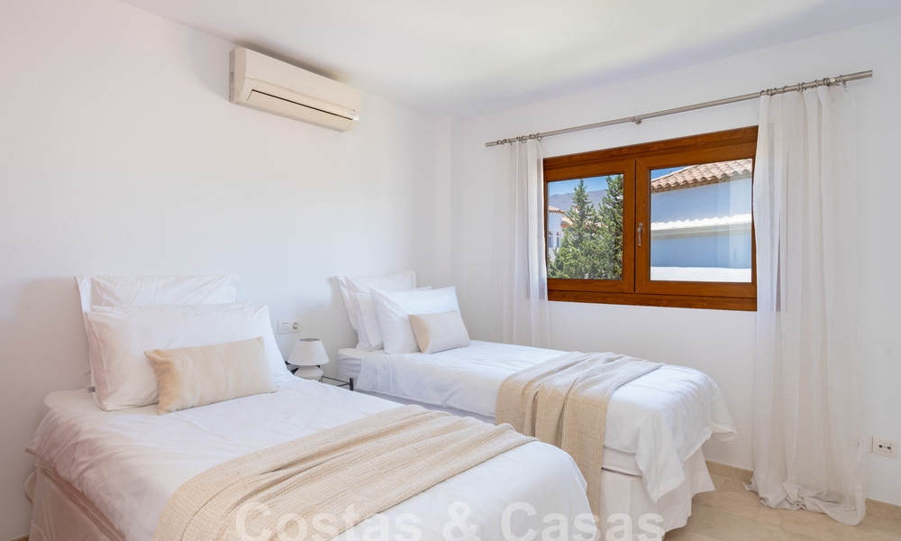 Villa méditerranéenne de luxe avec vue sur la mer à vendre dans un environnement de golf près du centre d'Estepona 63342