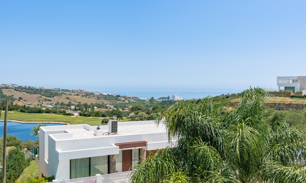 Villa méditerranéenne de luxe avec vue sur la mer à vendre dans un environnement de golf près du centre d'Estepona 63346