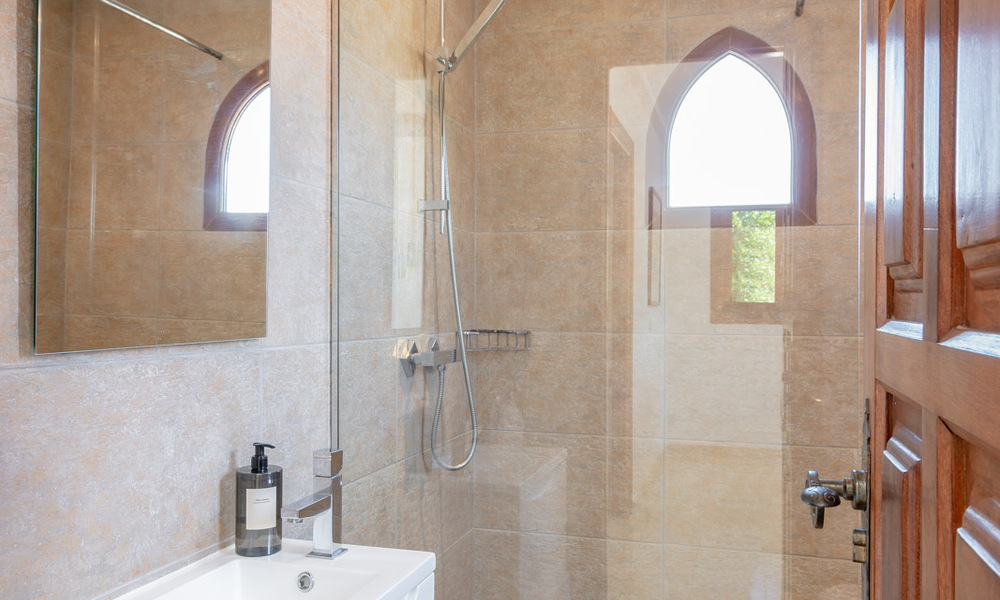 Villa méditerranéenne de luxe avec vue sur la mer à vendre dans un environnement de golf près du centre d'Estepona 63347