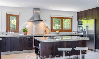 Villa méditerranéenne de luxe avec vue sur la mer à vendre dans un environnement de golf près du centre d'Estepona 63350 