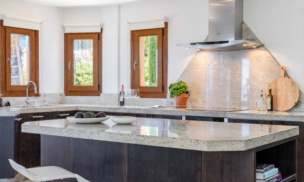 Villa méditerranéenne de luxe avec vue sur la mer à vendre dans un environnement de golf près du centre d'Estepona 63351