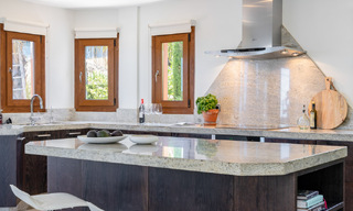 Villa méditerranéenne de luxe avec vue sur la mer à vendre dans un environnement de golf près du centre d'Estepona 63351 