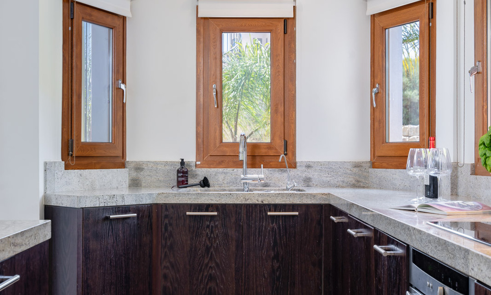 Villa méditerranéenne de luxe avec vue sur la mer à vendre dans un environnement de golf près du centre d'Estepona 63352