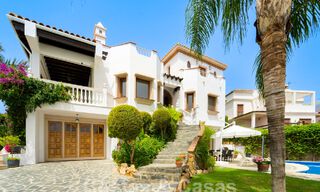 Villa méditerranéenne de luxe avec vue sur la mer à vendre dans un environnement de golf près du centre d'Estepona 63372 