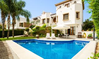 Villa méditerranéenne de luxe avec vue sur la mer à vendre dans un environnement de golf près du centre d'Estepona 63373 