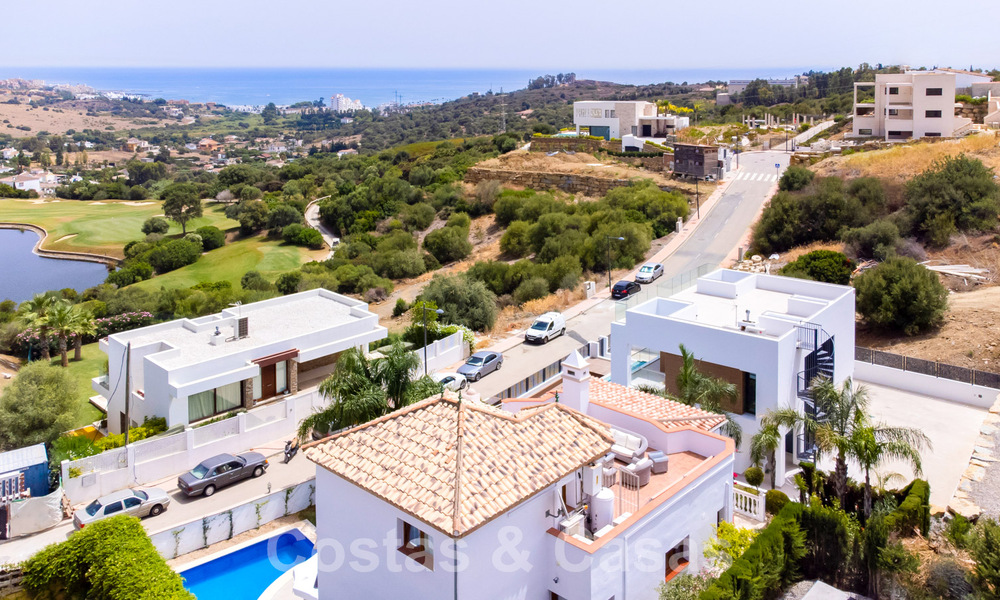 Villa méditerranéenne de luxe avec vue sur la mer à vendre dans un environnement de golf près du centre d'Estepona 63375