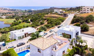 Villa méditerranéenne de luxe avec vue sur la mer à vendre dans un environnement de golf près du centre d'Estepona 63375 