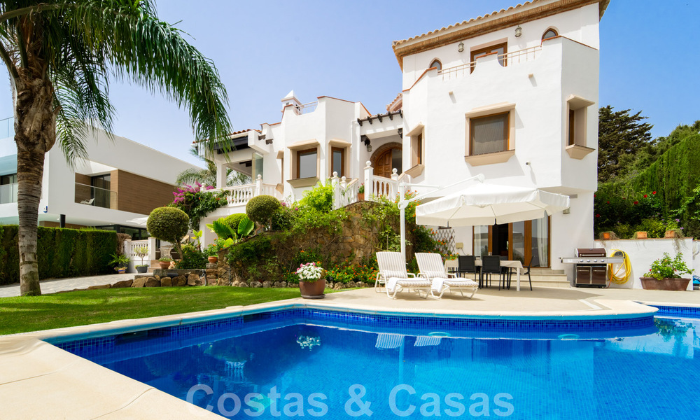 Villa méditerranéenne de luxe avec vue sur la mer à vendre dans un environnement de golf près du centre d'Estepona 63385