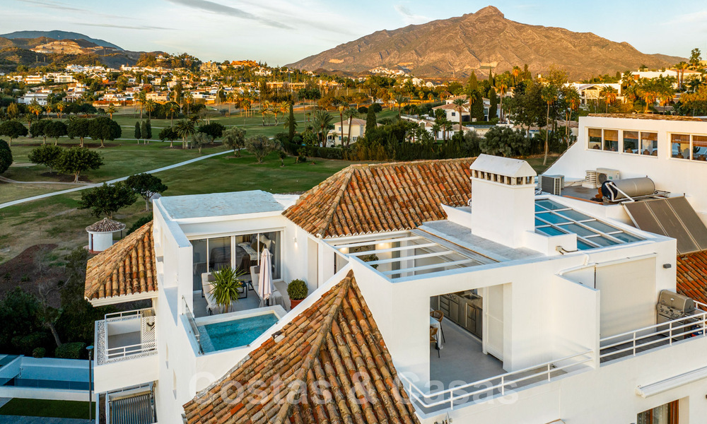 Luxueux penthouse en duplex avec intérieur contemporain à vendre, en première ligne de golf dans la vallée du golf de Nueva Andalucia, Marbella 63302