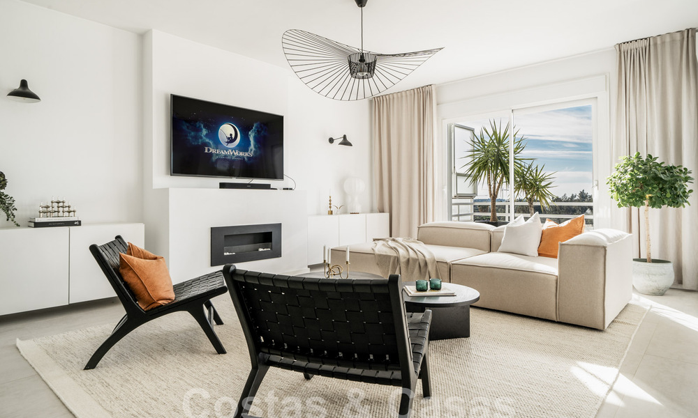 Luxueux penthouse en duplex avec intérieur contemporain à vendre, en première ligne de golf dans la vallée du golf de Nueva Andalucia, Marbella 63304
