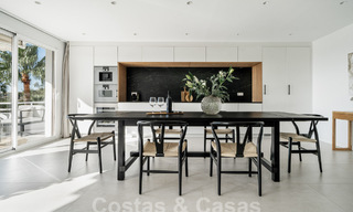 Luxueux penthouse en duplex avec intérieur contemporain à vendre, en première ligne de golf dans la vallée du golf de Nueva Andalucia, Marbella 63305 