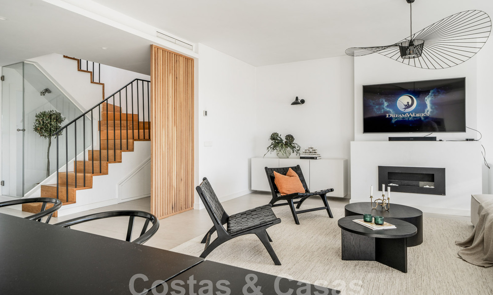 Luxueux penthouse en duplex avec intérieur contemporain à vendre, en première ligne de golf dans la vallée du golf de Nueva Andalucia, Marbella 63306