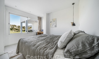 Luxueux penthouse en duplex avec intérieur contemporain à vendre, en première ligne de golf dans la vallée du golf de Nueva Andalucia, Marbella 63307 