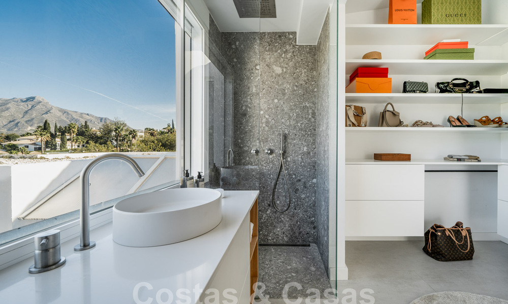Luxueux penthouse en duplex avec intérieur contemporain à vendre, en première ligne de golf dans la vallée du golf de Nueva Andalucia, Marbella 63312