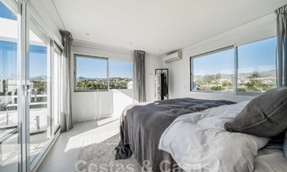 Luxueux penthouse en duplex avec intérieur contemporain à vendre, en première ligne de golf dans la vallée du golf de Nueva Andalucia, Marbella 63313 