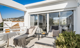 Luxueux penthouse en duplex avec intérieur contemporain à vendre, en première ligne de golf dans la vallée du golf de Nueva Andalucia, Marbella 63314 
