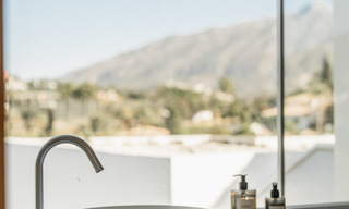 Luxueux penthouse en duplex avec intérieur contemporain à vendre, en première ligne de golf dans la vallée du golf de Nueva Andalucia, Marbella 63326 