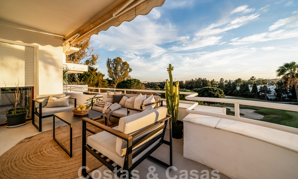 Luxueux penthouse en duplex avec intérieur contemporain à vendre, en première ligne de golf dans la vallée du golf de Nueva Andalucia, Marbella 63331