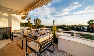Luxueux penthouse en duplex avec intérieur contemporain à vendre, en première ligne de golf dans la vallée du golf de Nueva Andalucia, Marbella 63331 