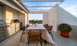 Luxueux penthouse en duplex avec intérieur contemporain à vendre, en première ligne de golf dans la vallée du golf de Nueva Andalucia, Marbella 63334 