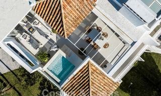 Luxueux penthouse en duplex avec intérieur contemporain à vendre, en première ligne de golf dans la vallée du golf de Nueva Andalucia, Marbella 63337 