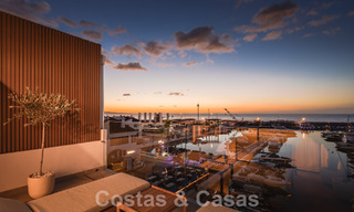 Penthouse moderne rénové à vendre, en première ligne dans la marina emblématique de Puerto Banus, Marbella 63431 