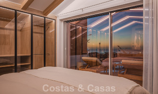 Penthouse moderne rénové à vendre, en première ligne dans la marina emblématique de Puerto Banus, Marbella 63433 