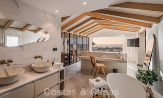 Penthouse moderne rénové à vendre, en première ligne dans la marina emblématique de Puerto Banus, Marbella 63441 