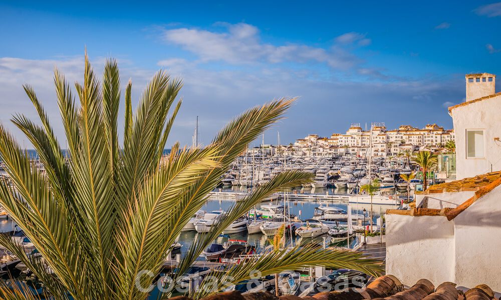 Penthouse moderne rénové à vendre, en première ligne dans la marina emblématique de Puerto Banus, Marbella 63442