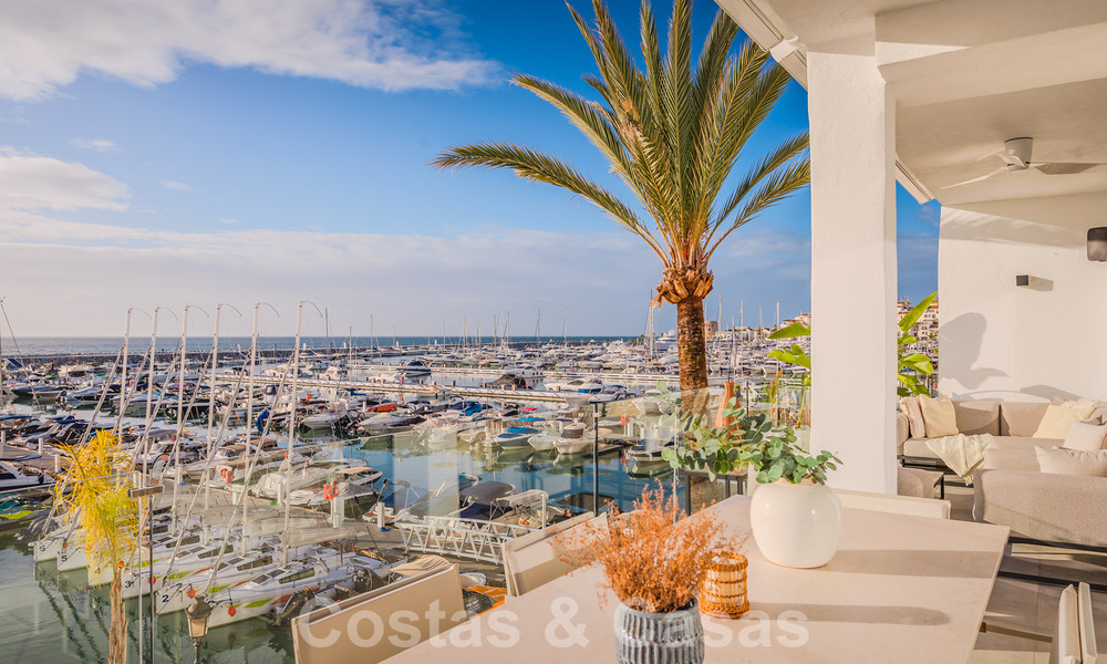 Penthouse moderne rénové à vendre, en première ligne dans la marina emblématique de Puerto Banus, Marbella 63444