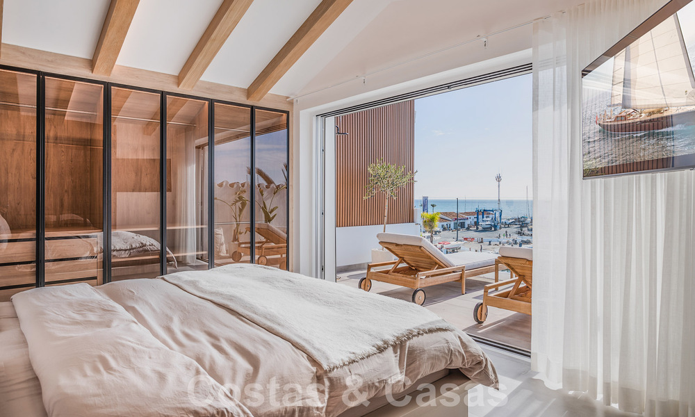 Penthouse moderne rénové à vendre, en première ligne dans la marina emblématique de Puerto Banus, Marbella 63454