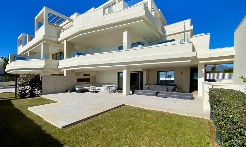 Appartement moderne avec jardin à vendre avec vue sur la mer dans un complexe balnéaire de luxe sur le nouveau Golden Mile, Marbella – Estepona 63413