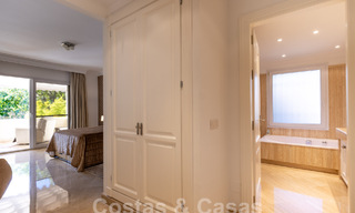 Spacieux appartement de luxe, situé dans une résidence privée exclusive en bordure de golf, à vendre à Nueva Andalucia, Marbella 63193 