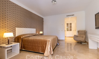 Spacieux appartement de luxe, situé dans une résidence privée exclusive en bordure de golf, à vendre à Nueva Andalucia, Marbella 63196 